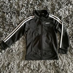 Boys Adidas size 5 Never worn